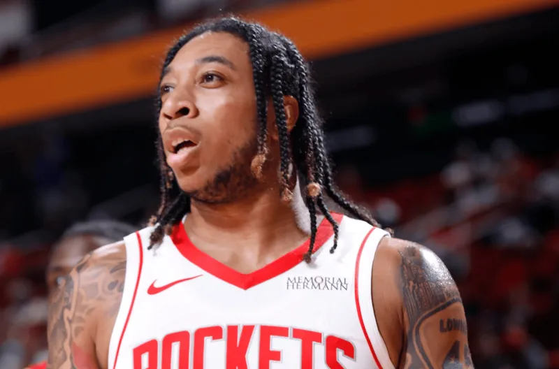 实时比分-JD-戴维森出战25分钟，6中3、三分2中1得到9分7篮板4助攻